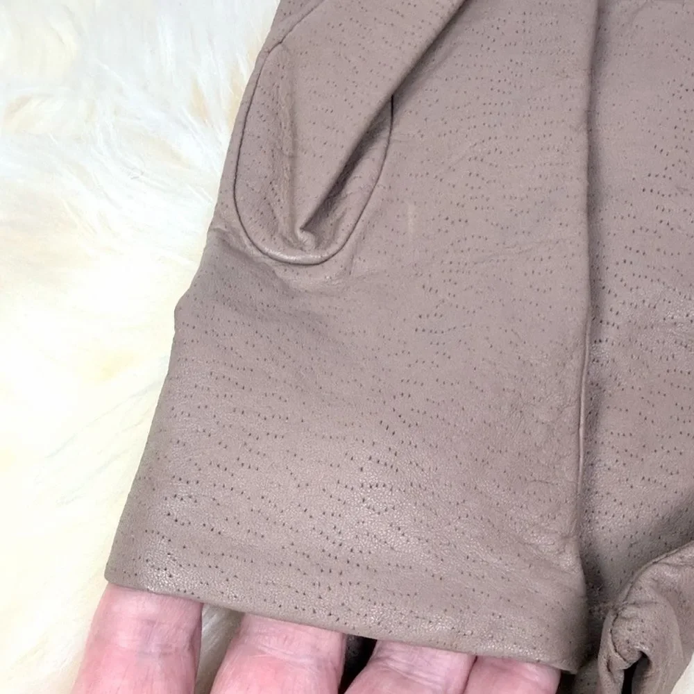 NWOT Fownes Taupe Gloves Perforated Leather Acrylic Lining size 6,5 Vintage